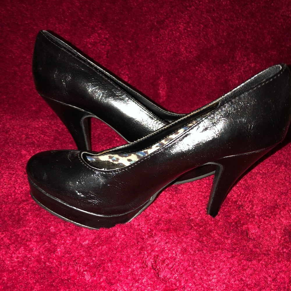 Black Unlisted Pumps